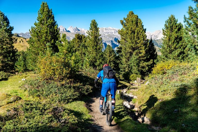 In Mountain Bike in Agordino: pedalando alla scoperta della Dolomiti